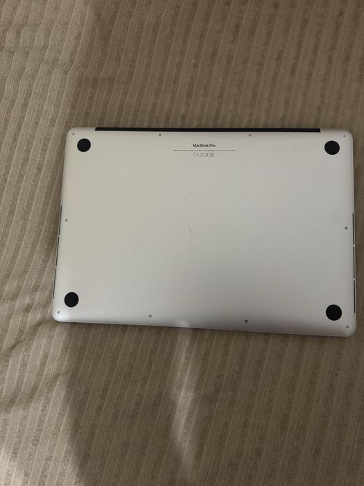 Продавам MacBook Pro 1TB