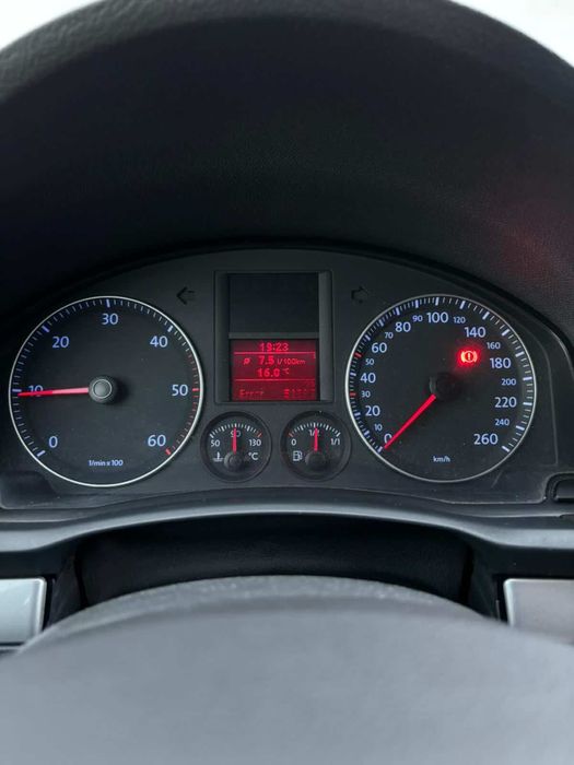 Golf 5 2.0 tdi.
