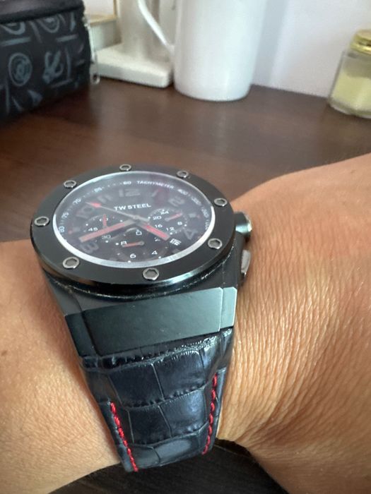 Часовник TW Steel