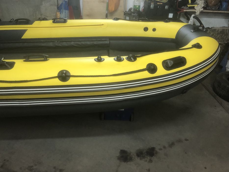 Прдам лодку SCAT 3900