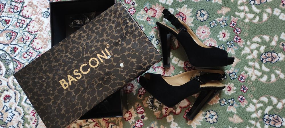 Босоножки Basconi
