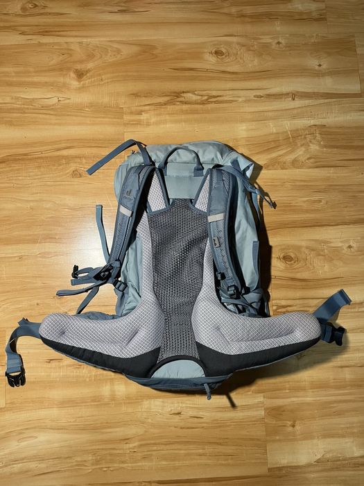 Rucsac drumetie Deuter Futura 30 SL, graphite