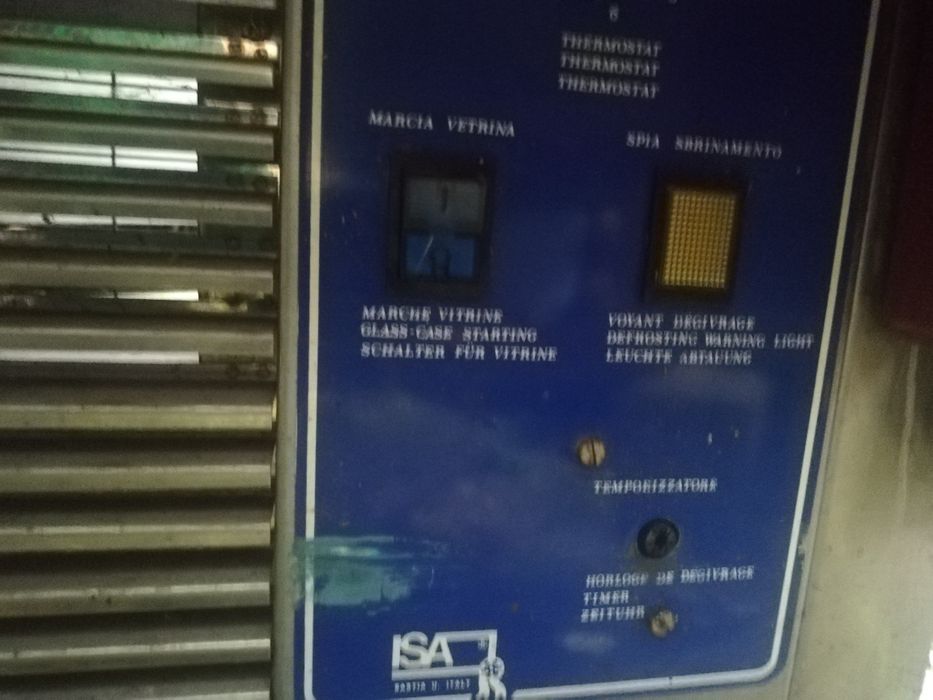 Сладоледена витрина