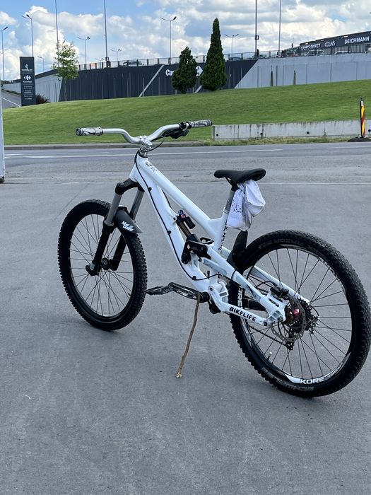 Bicicleta YT TUES