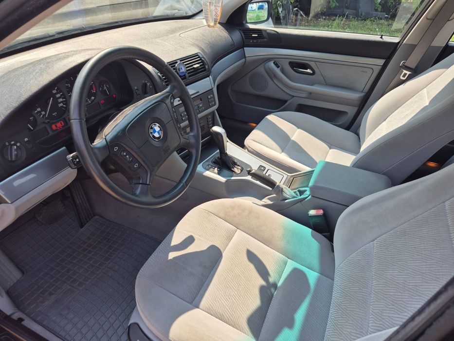 BMW Seria 5 E39 523i Automat - 2.5i 170CP - Clima / Angel Eyes / 2 seturi de roti / Arata si merge foarte bine!