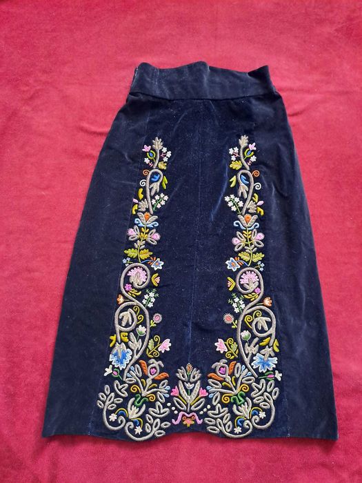fusta veche traditionala catifea broderie fir metalic