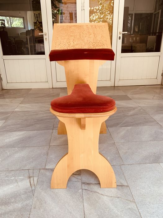 Ергономичен дървен стол / kneeling chair с регулируема поставка