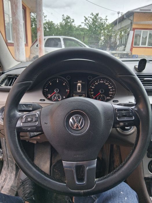 Vand volan vw Passat b 6 cc cu comezi se vinde complet