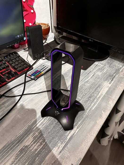 Подставка для наушников