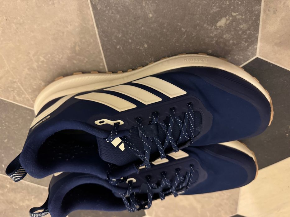 Предлагам маратонки Adidas