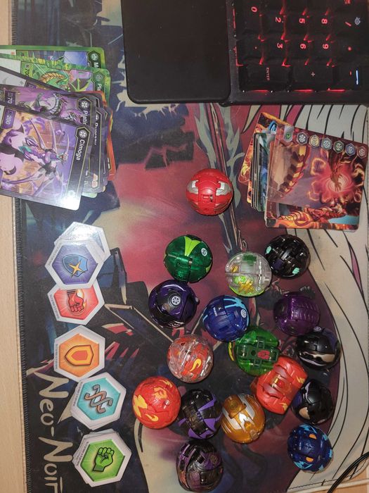 vand colectie bakugan