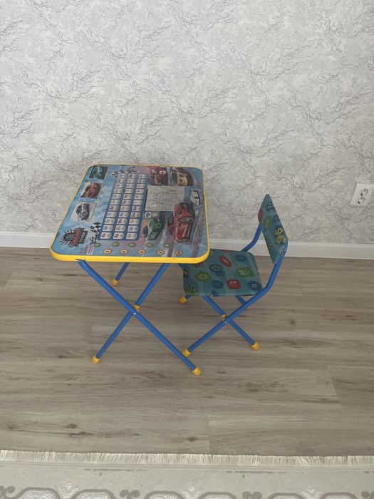 Продам детский стол