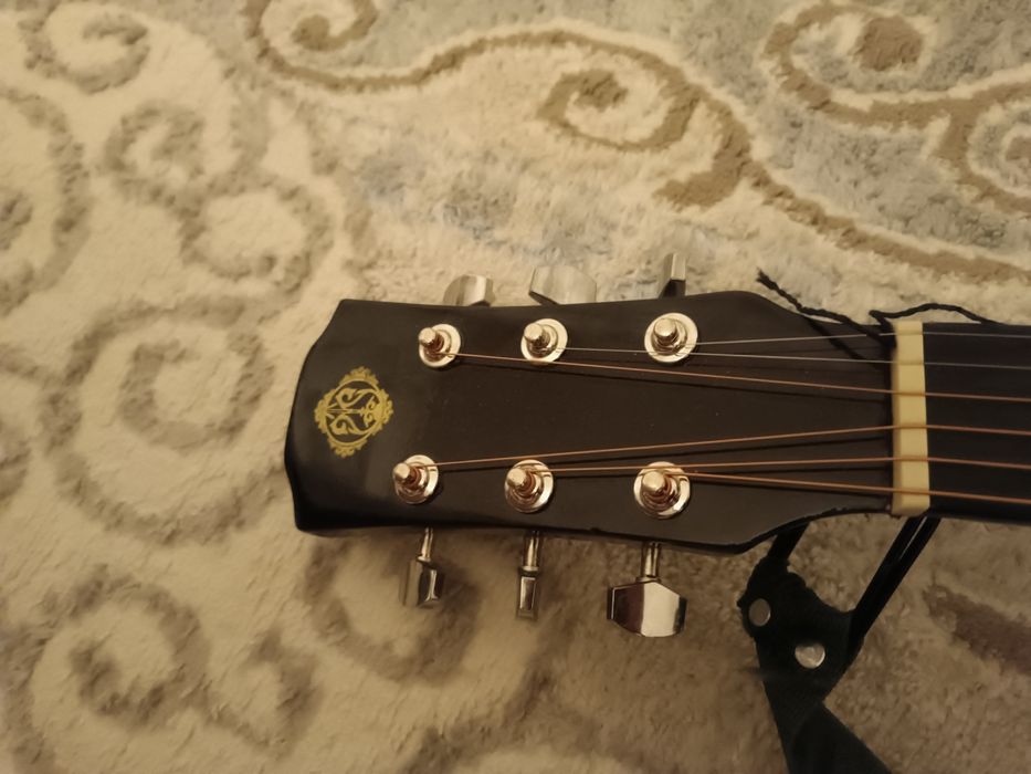 Акустическая гитара