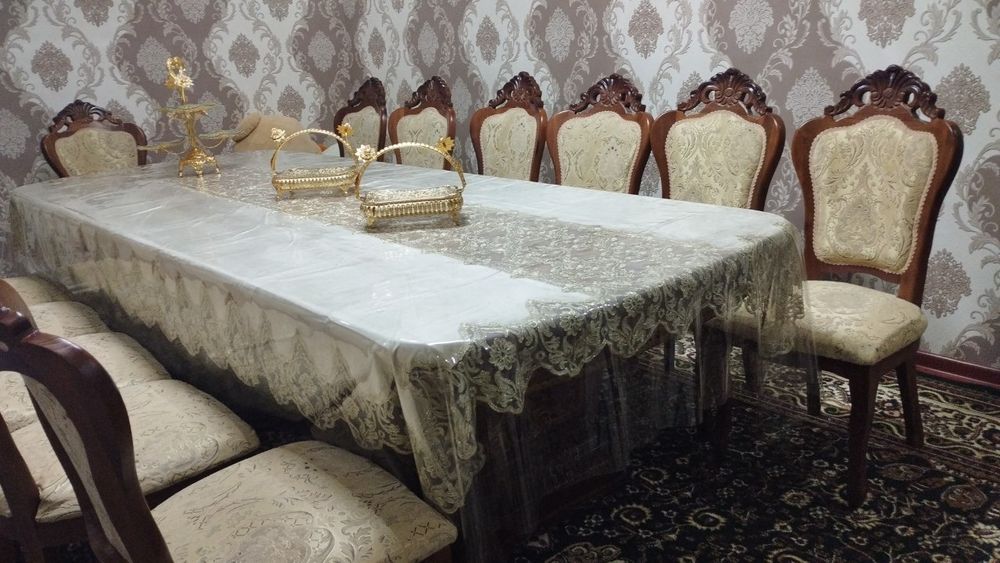 Продаётся стол дл. 3 метр 12 стуля в хорошим состояние почти новая