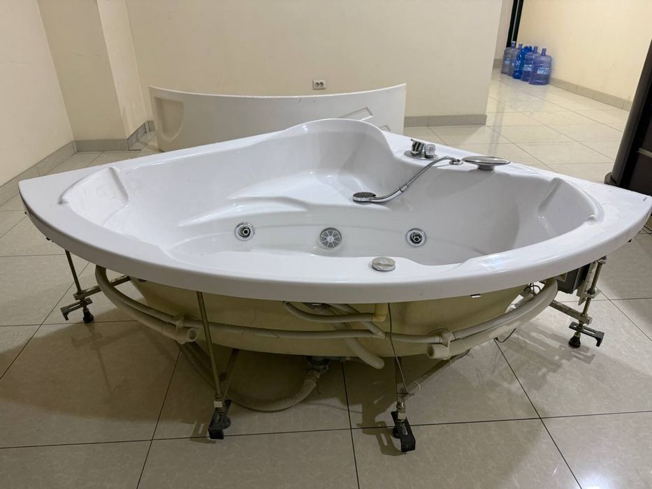 Джакузи сотилади.