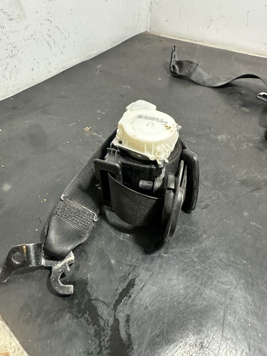 Centura siguranta dreapta fata BMW Seria 3 E90 E91 neagra
