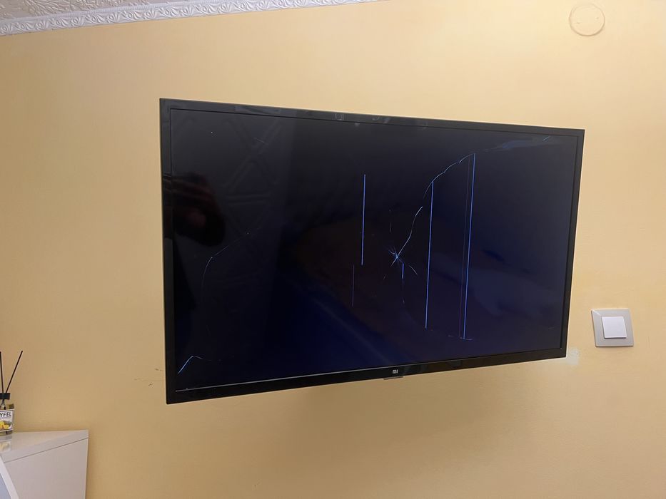 Продам телевизор на запчасти Xiaomi
