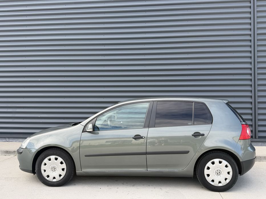 VOLKSWAGEN Golf 2005
