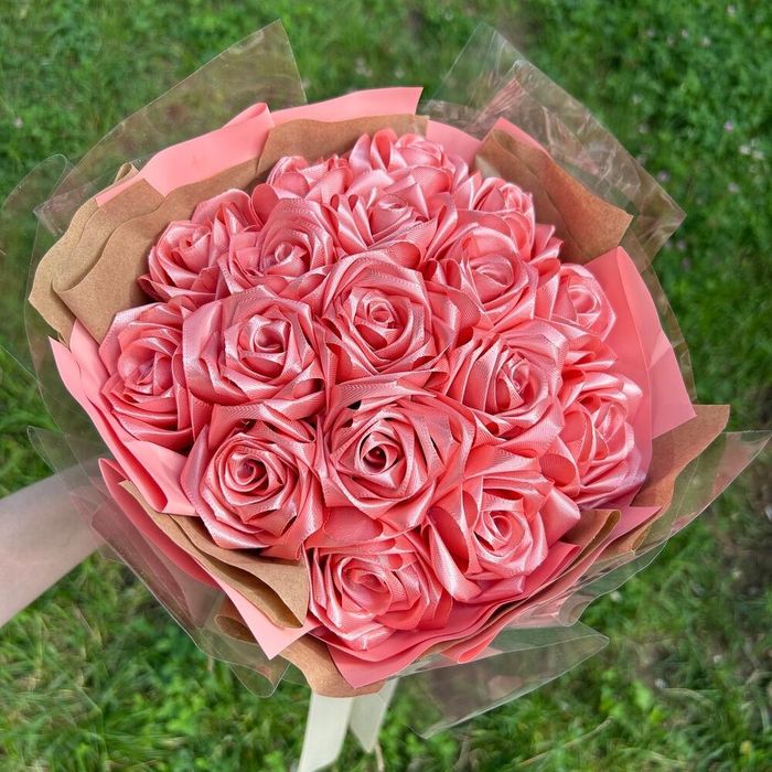 Розы из атласных лент