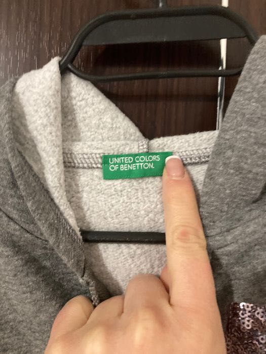 Суичър на марката BENETTON