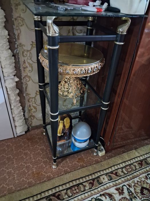 Тумбачка стеклянная