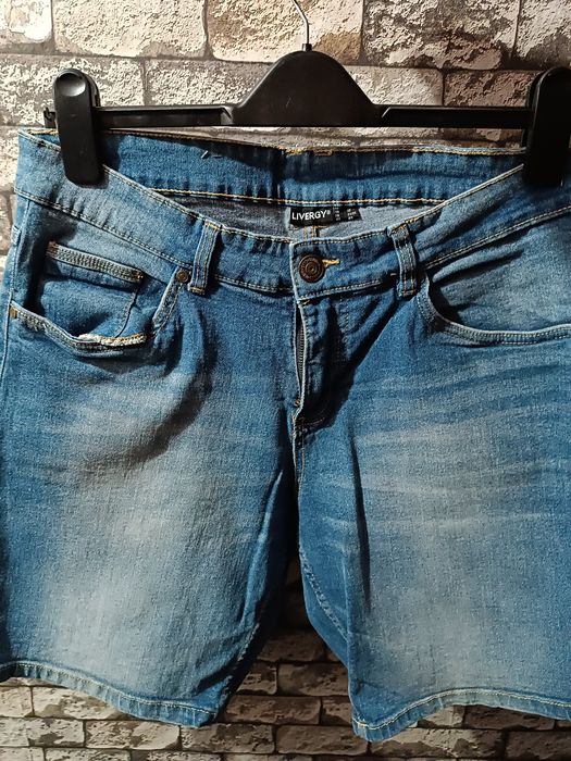 Blugi scurți de vară