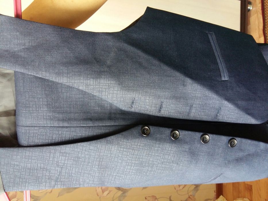 Костюм тройка