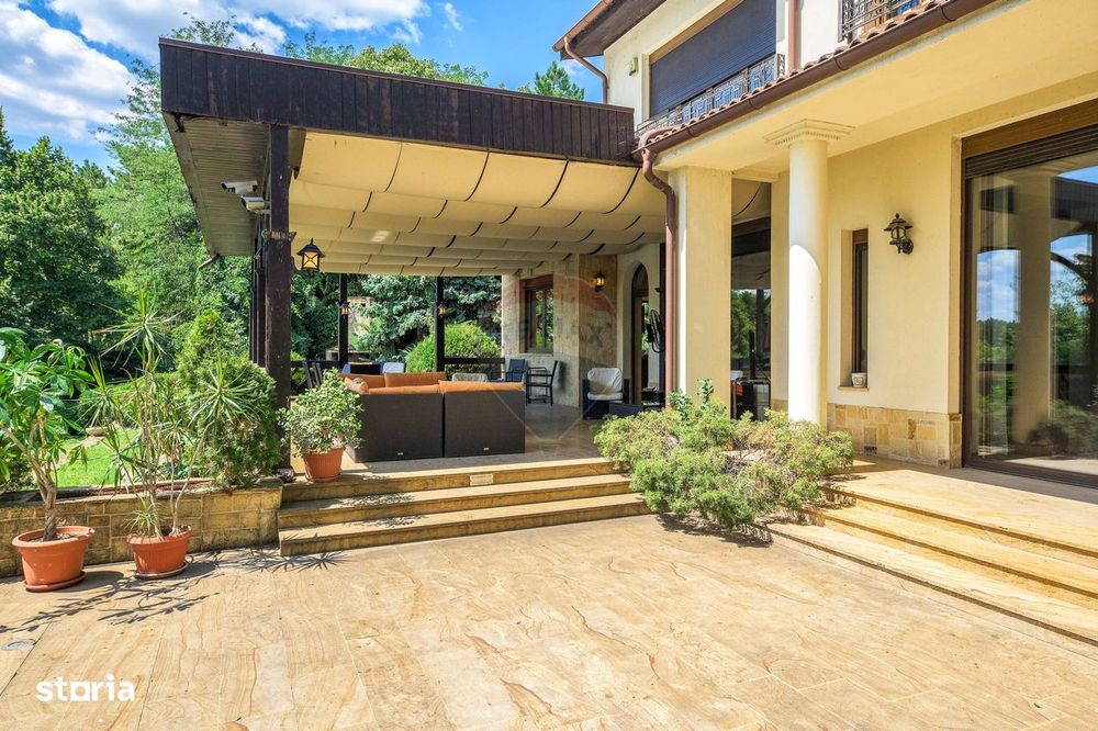 Vila neoromânească cu influențe toscane pe malul lacului Snagov