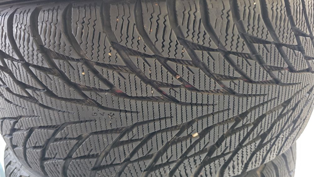 Set 4 pneuri iarna 225 50 R17 - Nokian si Kumho