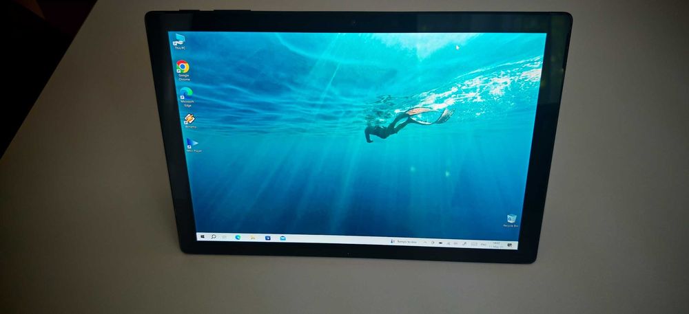 Продавам 2&1 Microsoft Surface I7 8650U up 4.2/16Gb/512Gb/Нова Батерия