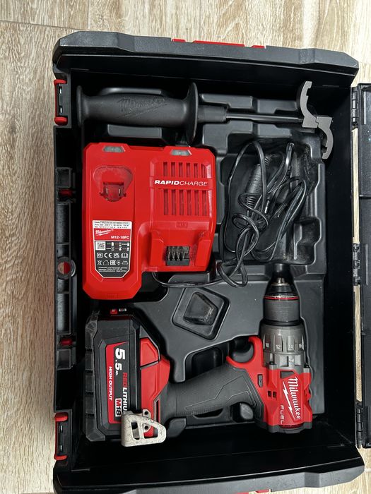 Професионален ударен бормашина винтоверт Milwaukee M18 FPD3 (Комплект с батерия 5.5 Ah High Output и бързо зарядно) 2025г.
