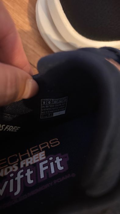 Дамски маратонки, Skerchers