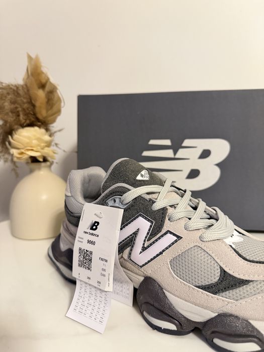 Adidasi New Balance 9060 Gri