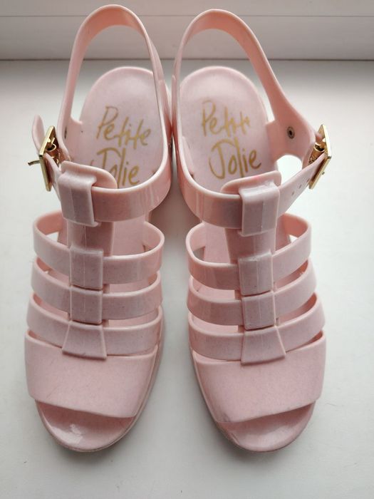 Продам босоножки для пляжа