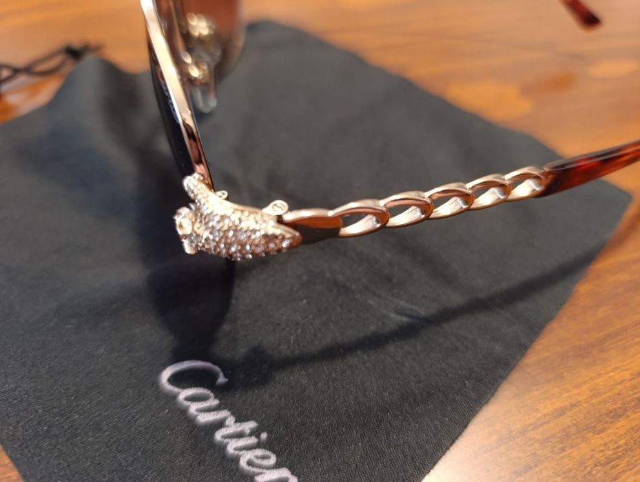 Дамски слънчеви очила Cartier.