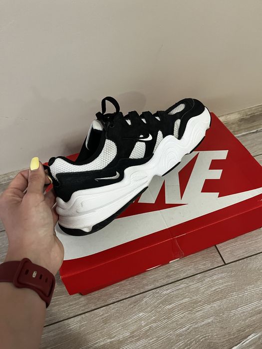 Спортни маратонки NIKE Tech Hera