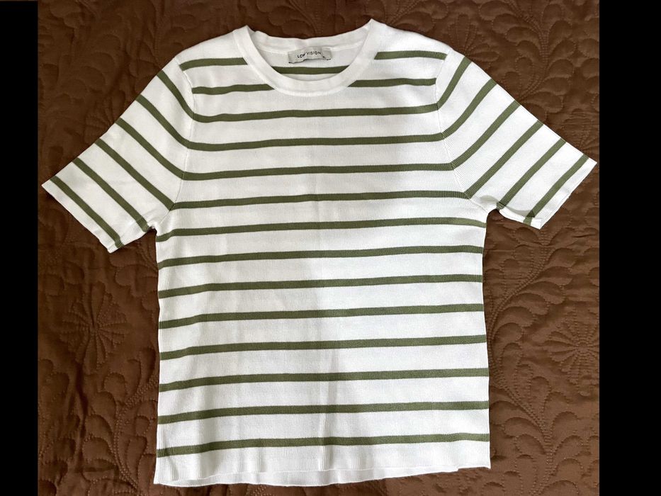 Раирана блуза с къс ръкав, много хубава материя, размер M