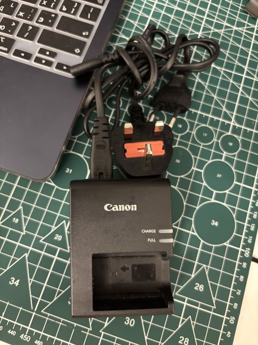 Зарядное устройство Canon LC-E17