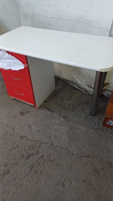 Продам маникюрный стол