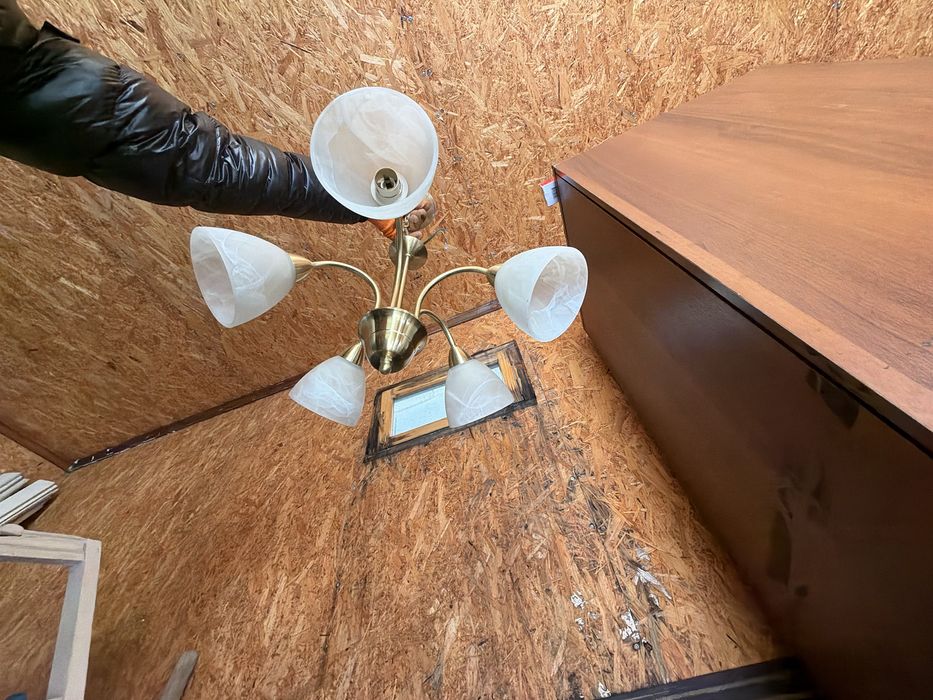 Продам люстру в хорошем состоянии