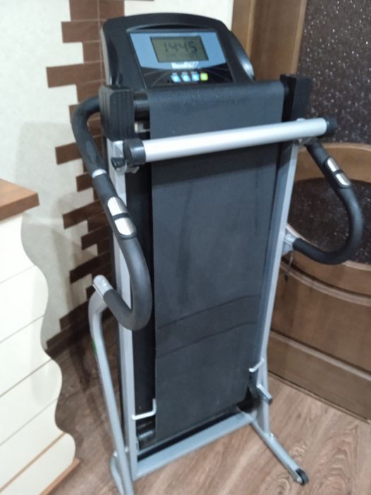 Продам беговую дорожку