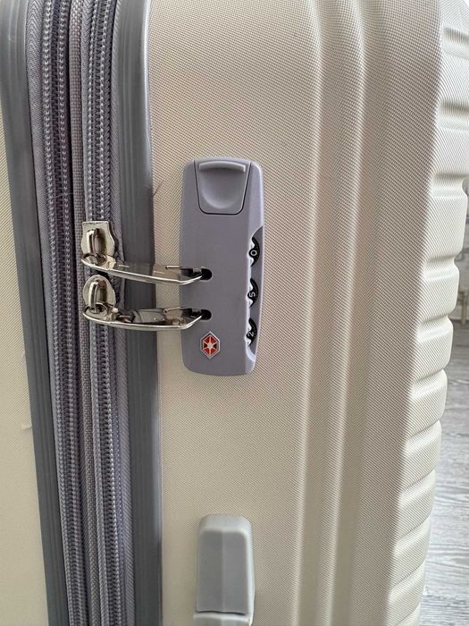 Продаем чемодан на колесах