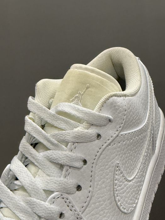 Кроссовки Air Jordan 1 low triple white