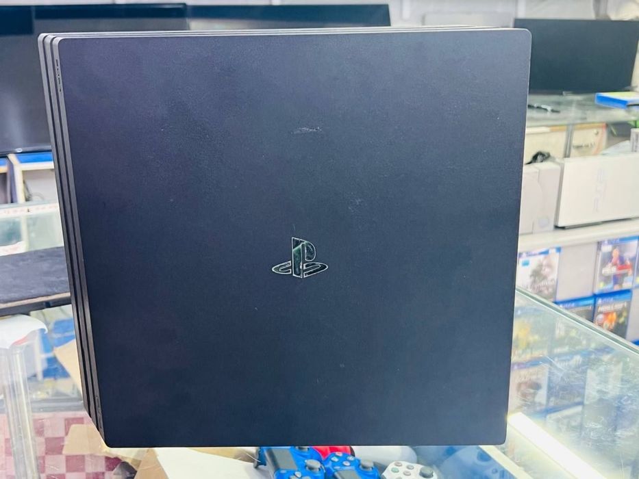 Playstation 4 PRO cxlom 900