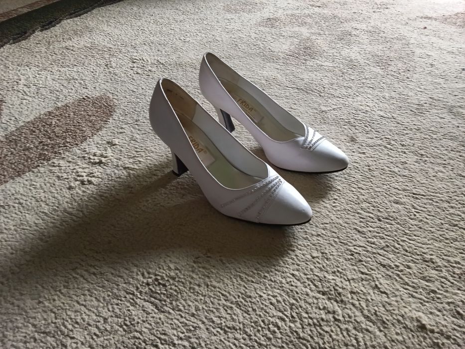 Туфли свадебные в хорошем состоянии