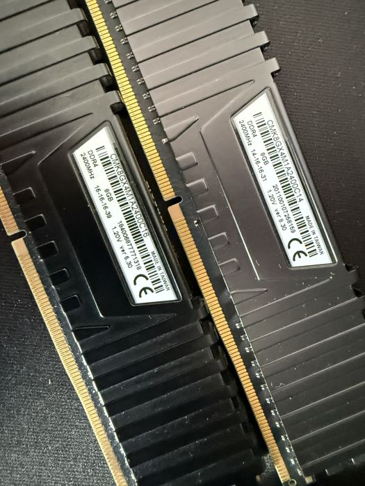 Vand placute de RAM