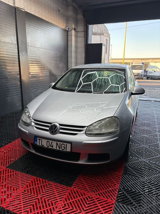 Vând VW Golf 5 1.9