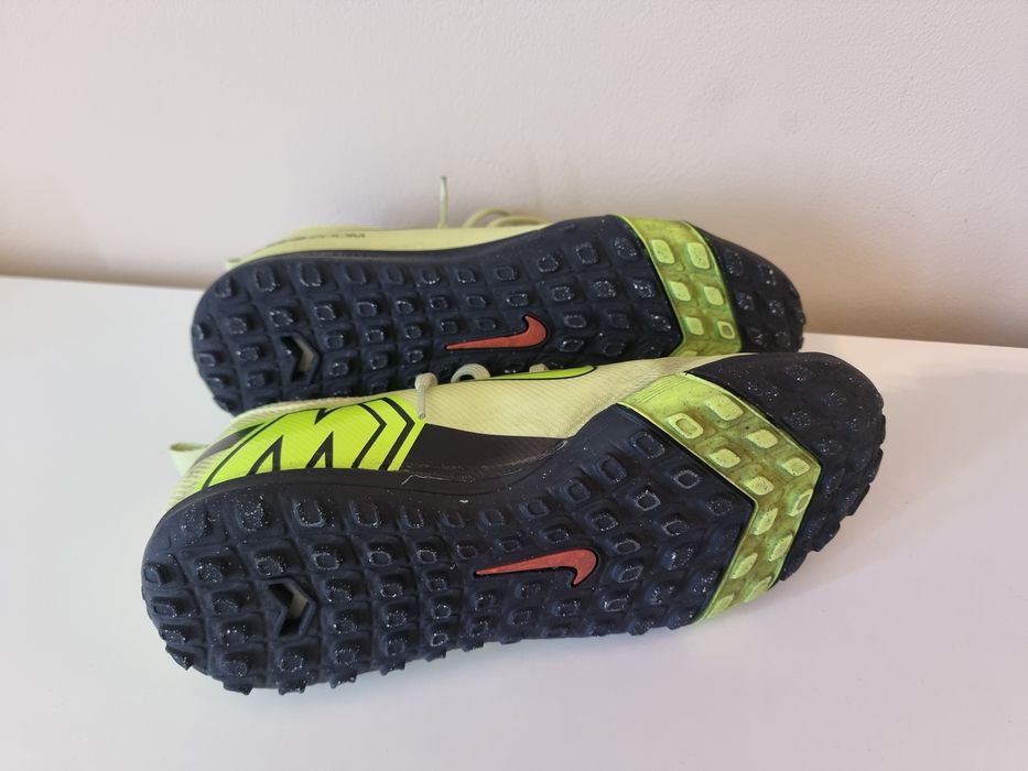 Детски футболни обувки Nike