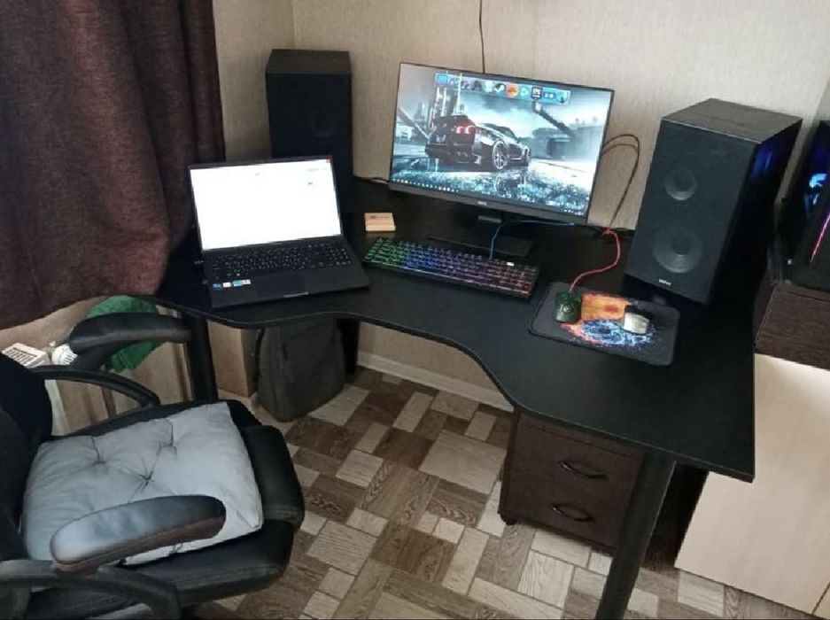 Продам компьютерный стол