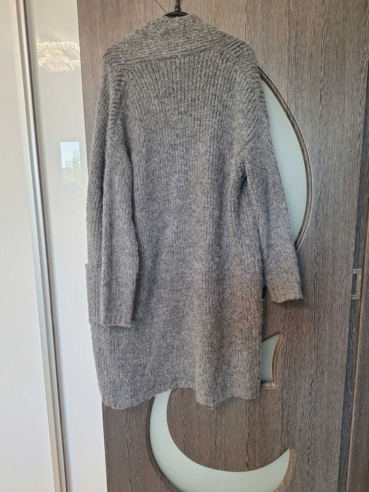 Cardigan dama marimea 44.Se vand amandoua la lot.Pret 65lei.
